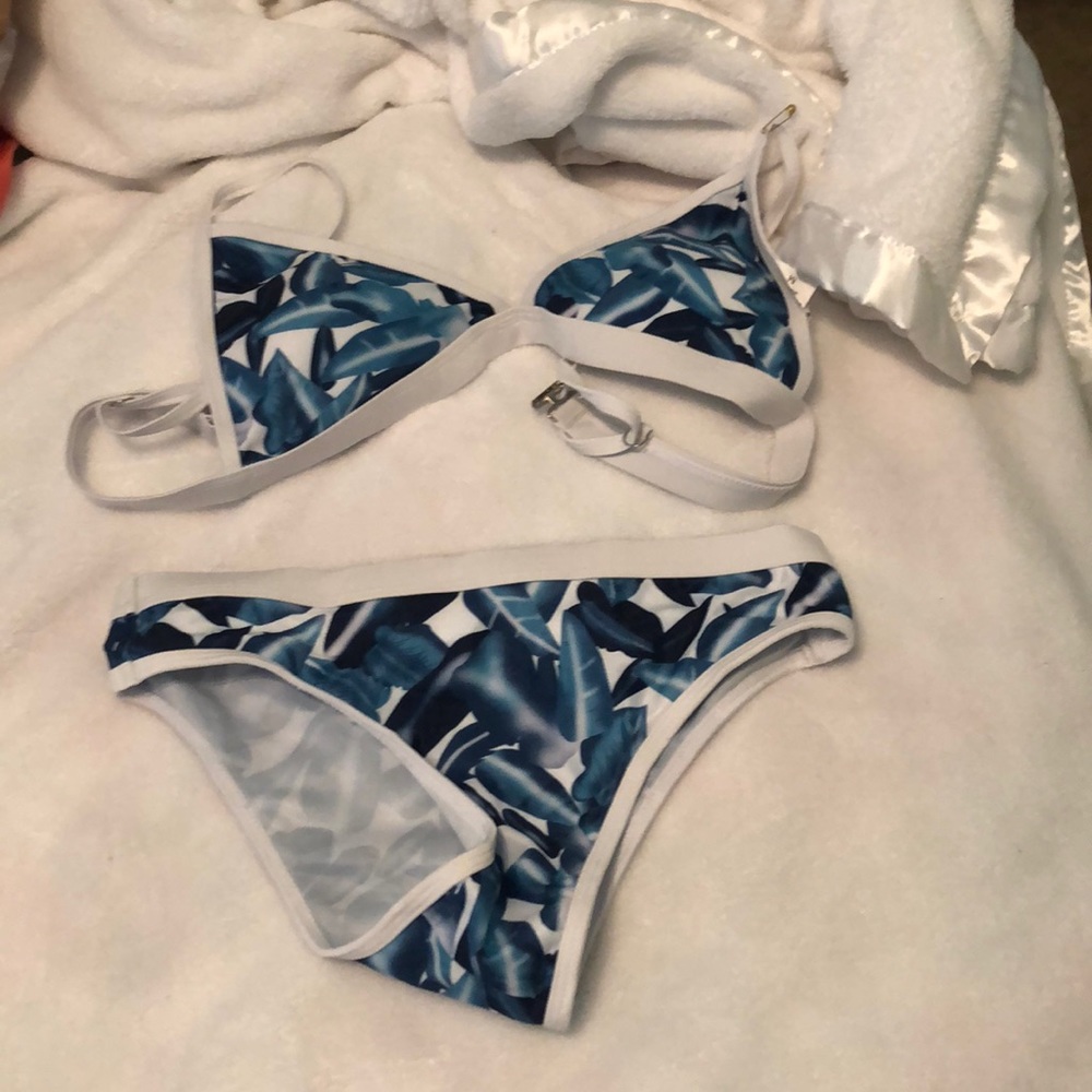 Romwe blue floral swimsuit